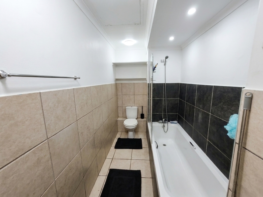 To Let 1 Bedroom Property for Rent in Woodstock Western Cape